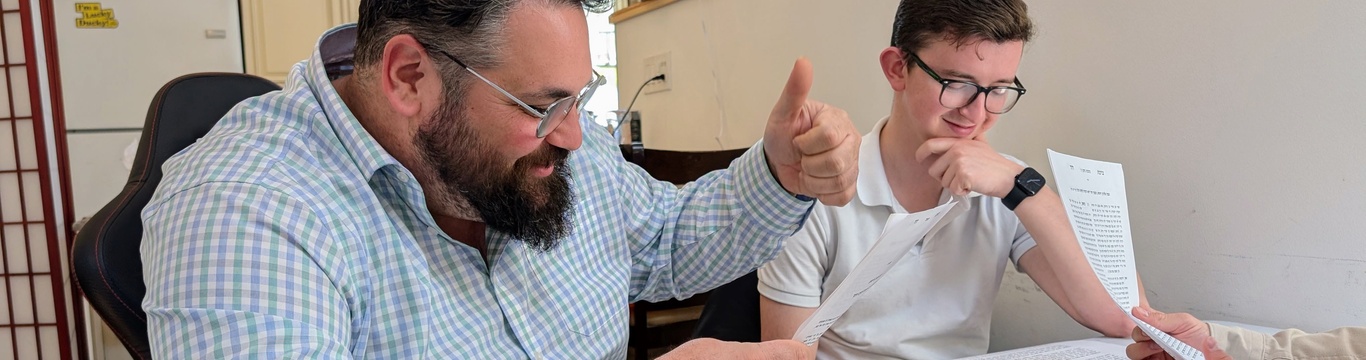A rebbi learning one-on-one with a talmid